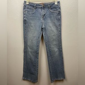 Lee women’s jeans size 12 worn in bootcut high rise